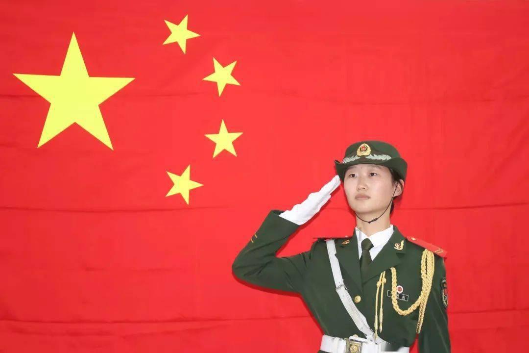 花群中的女孩